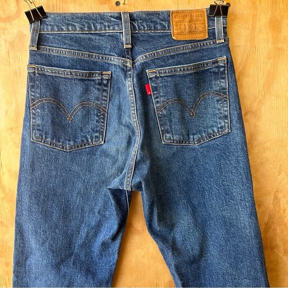 Levi’s Premium Wedgie Straight Leg Raw Hem Ankle Jean - Picture 5 of 9